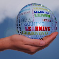 Miten opettaa alakoulussa lukutaitoa ja hyvinvointitaitoja?  -webinaari ke 23.4.2025 (129€+alv /hlö)